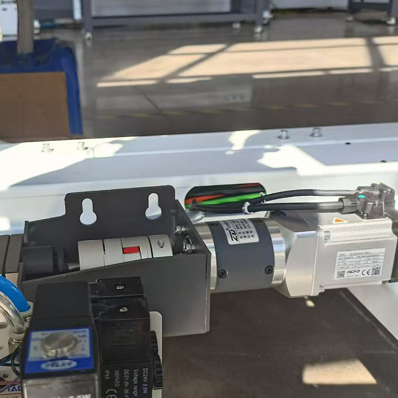 Máquina de distribuição de vedação CNC constante integrada